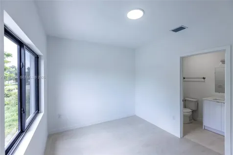 2969 NW 59 Street Miami FL 33142