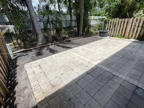 3965 NW 9th Avenue Deerfield Beach FL 33064