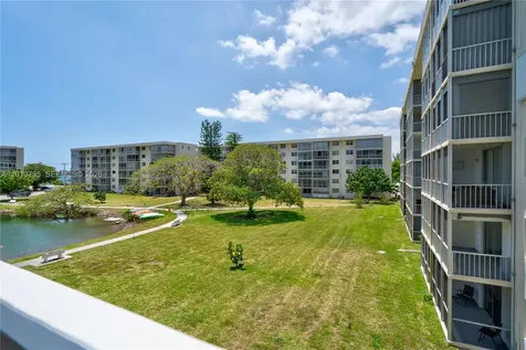 2851 Leonard Drive Aventura FL 33160