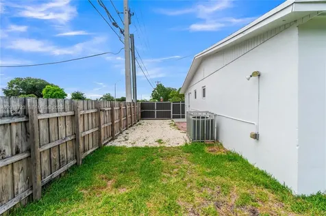 Miami Gardens FL 33056