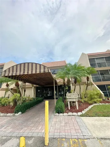 240 Lakeview Drive Weston FL 33326