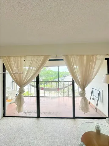 240 Lakeview Drive Weston FL 33326