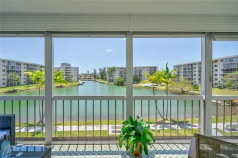 2851 Leonard Drive Aventura FL 33160