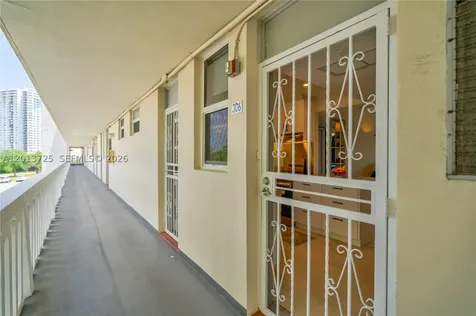 2851 Leonard Drive Aventura FL 33160