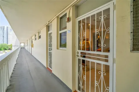 2851 Leonard Drive Aventura FL 33160