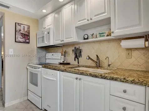 3113 S Ocean Drive Hallandale Beach FL 33009