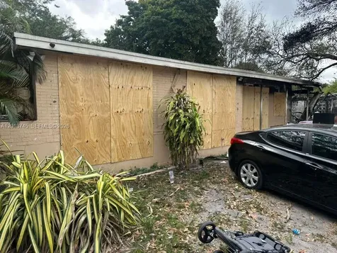 3910 SW 34th Avenue West Park FL 33023