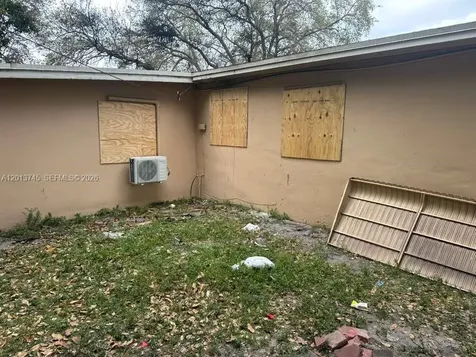 3910 SW 34th Avenue West Park FL 33023