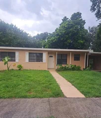 3910 SW 34th Avenue West Park FL 33023