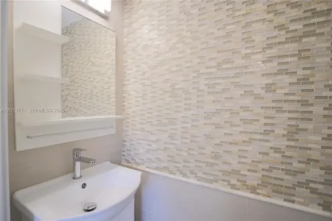 3239 W Trade Avenue Miami FL 33133