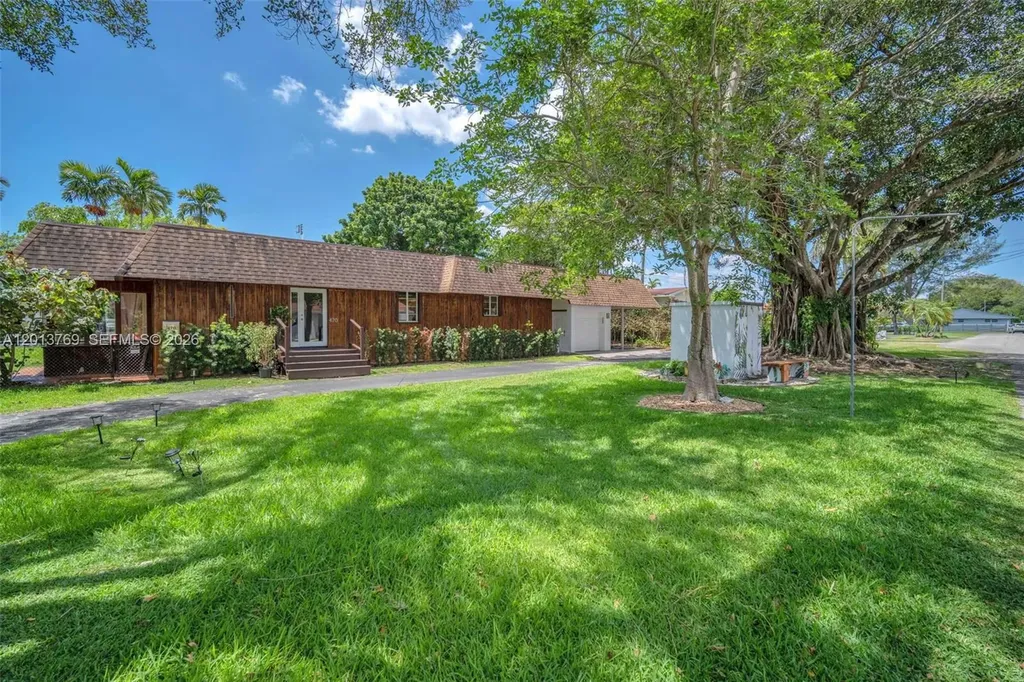 470 NE 113th Street Miami FL 33161
