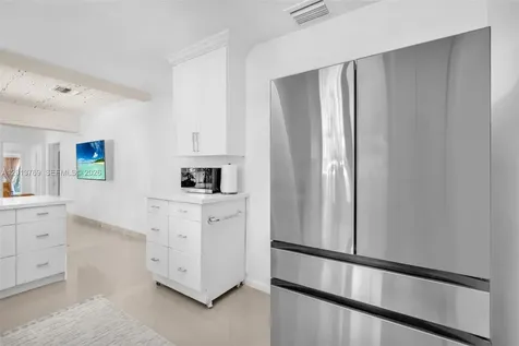 470 NE 113th Street Miami FL 33161