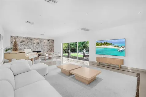 470 NE 113th Street Miami FL 33161