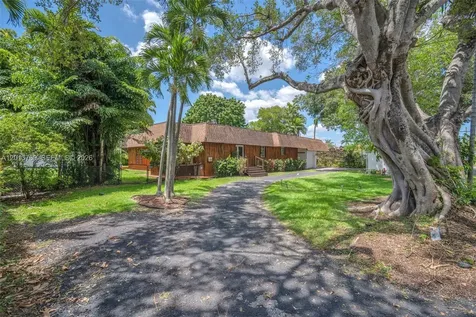 470 NE 113th Street Miami FL 33161