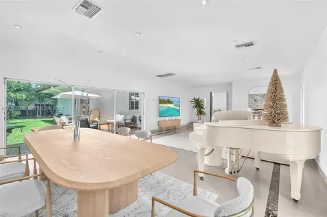 470 NE 113th Street Miami FL 33161