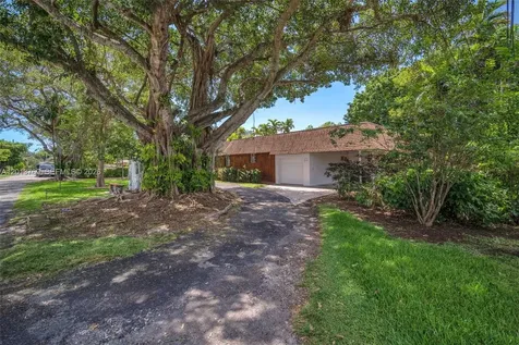 470 NE 113th Street Miami FL 33161