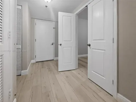 2681 N Flamingo Road Sunrise FL 33323
