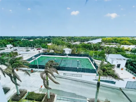 2681 N Flamingo Road Sunrise FL 33323
