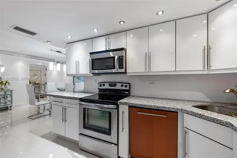 6039 Collins Avenue Miami Beach FL 33140