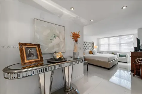 6039 Collins Avenue Miami Beach FL 33140