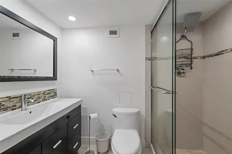 6039 Collins Avenue Miami Beach FL 33140