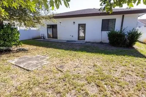 5743 SW 18th Street West Park FL 33023