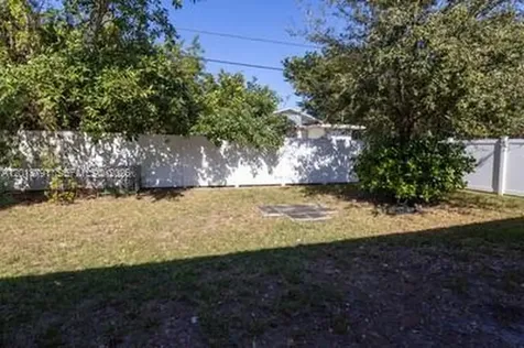 5743 SW 18th Street West Park FL 33023