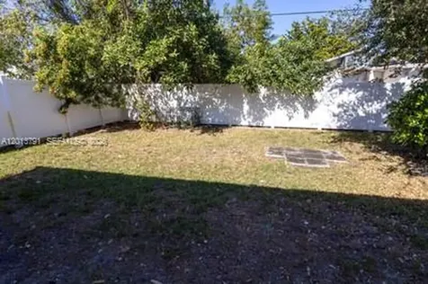 5743 SW 18th Street West Park FL 33023