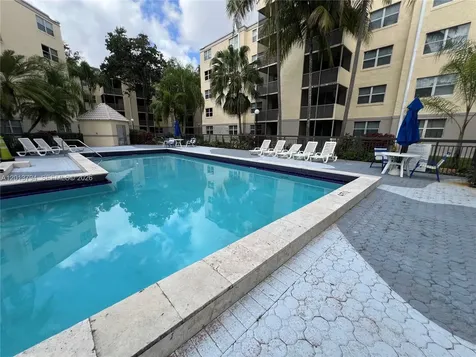 8373 Lake Drive Doral FL 33166