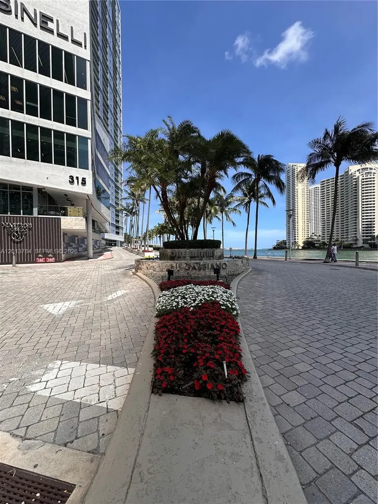 325 S Biscayne Boulevard Miami FL 33131