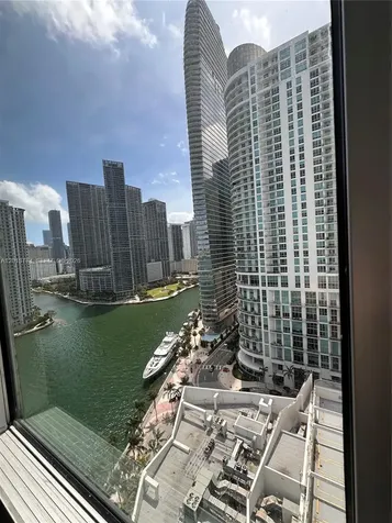 325 S Biscayne Boulevard Miami FL 33131