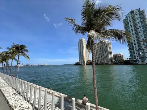 325 S Biscayne Boulevard Miami FL 33131
