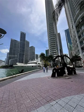 325 S Biscayne Boulevard Miami FL 33131