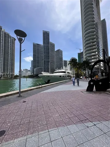 325 S Biscayne Boulevard Miami FL 33131