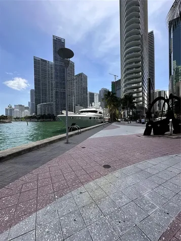 325 S Biscayne Boulevard Miami FL 33131
