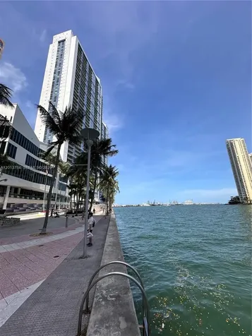 325 S Biscayne Boulevard Miami FL 33131
