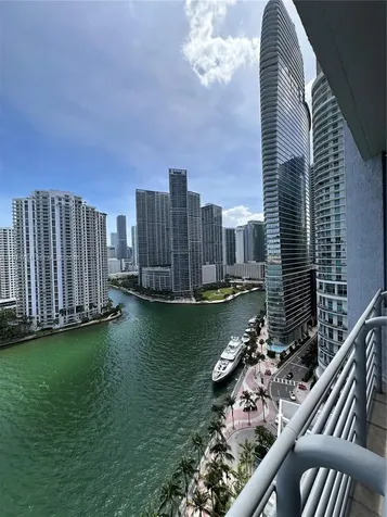 325 S Biscayne Boulevard Miami FL 33131