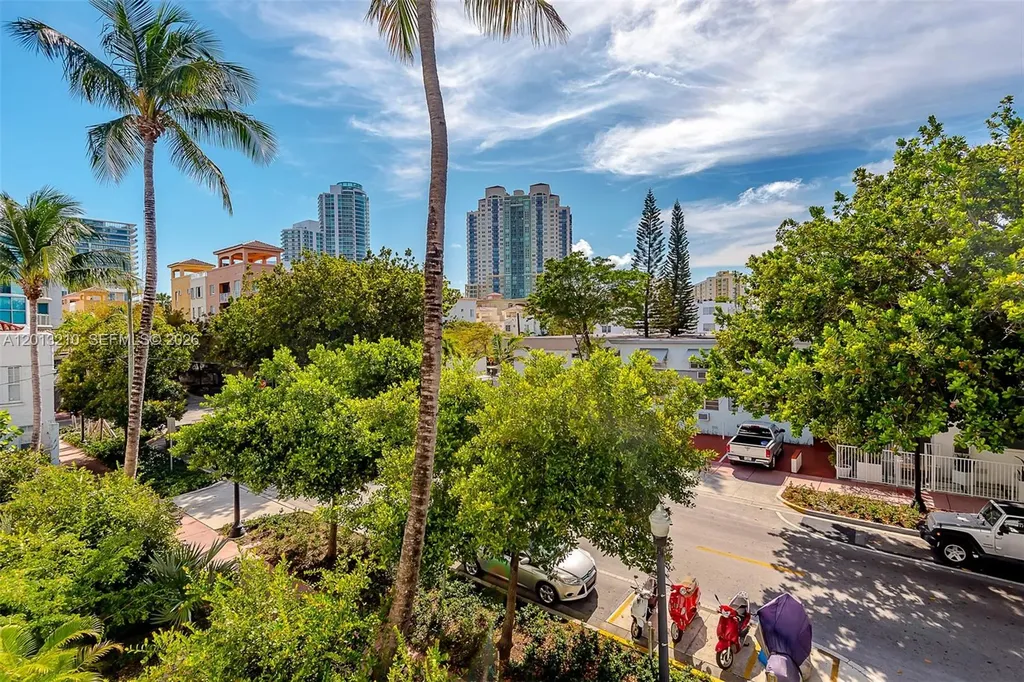 221 Meridian Avenue Miami Beach FL 33139