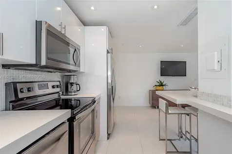 221 Meridian Avenue Miami Beach FL 33139
