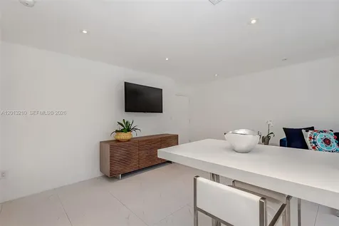 221 Meridian Avenue Miami Beach FL 33139