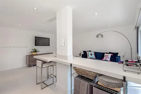 221 Meridian Avenue Miami Beach FL 33139