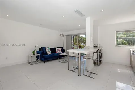 221 Meridian Avenue Miami Beach FL 33139