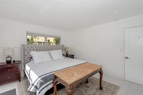 221 Meridian Avenue Miami Beach FL 33139