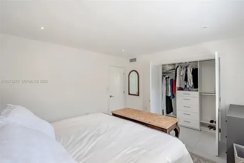 221 Meridian Avenue Miami Beach FL 33139