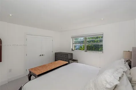 221 Meridian Avenue Miami Beach FL 33139