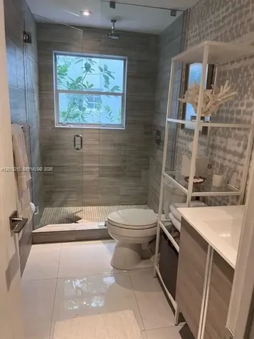 221 Meridian Avenue Miami Beach FL 33139