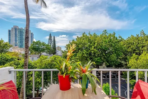221 Meridian Avenue Miami Beach FL 33139