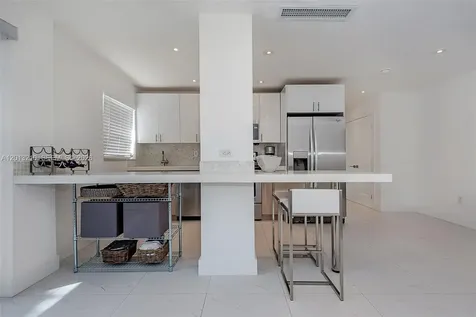 221 Meridian Avenue Miami Beach FL 33139