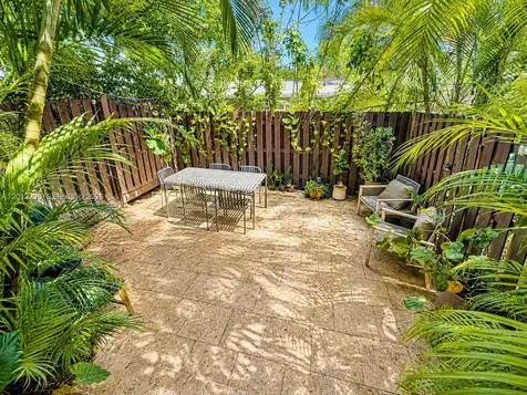 2984 Mary Street Miami FL 33133