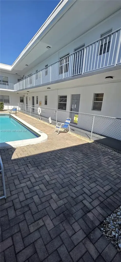 30 SE 4th Avenue Hallandale Beach FL 33009